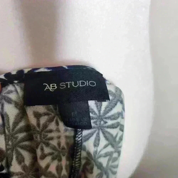 AB Studio women's geometric blouse blue and black size medium - Picture 3 of 6